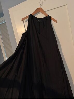 MEG Black V-Neck Sleeveless Maxi Dress